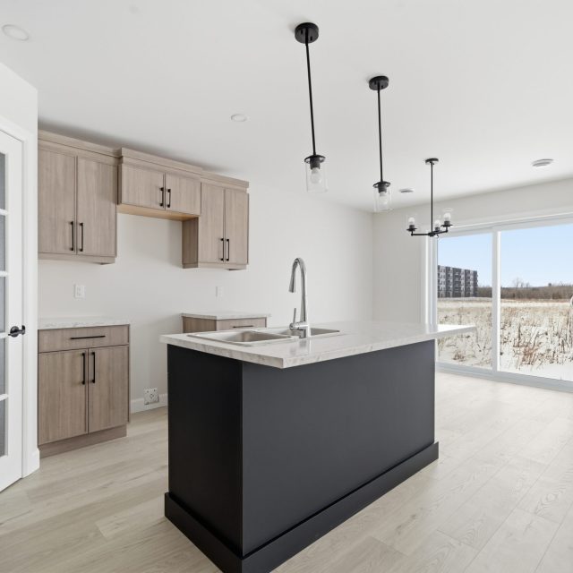 34 -87 Hastings Park Dr, Belleville ON